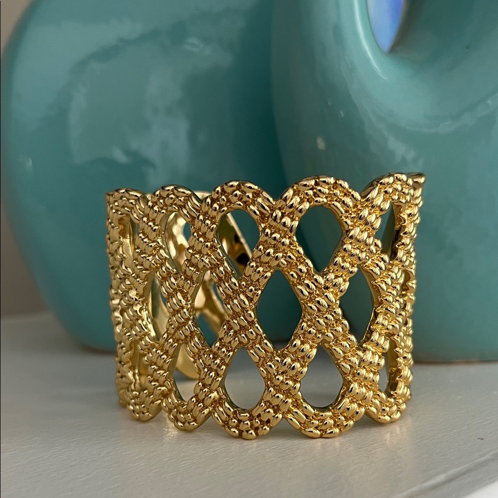 Lilly Pulitzer Gold Tone Woven Bracelet stunning wardrobe enhancement 💝
